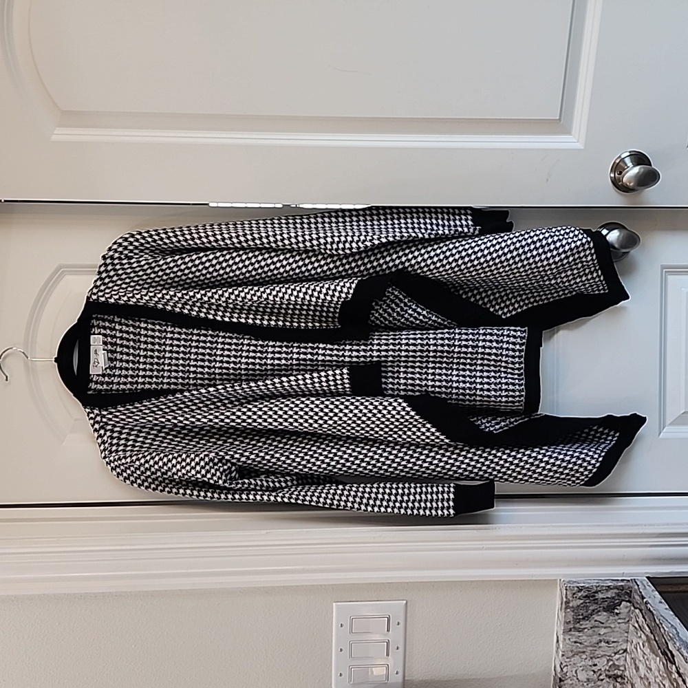 RD Style black and white houndstooth sweater